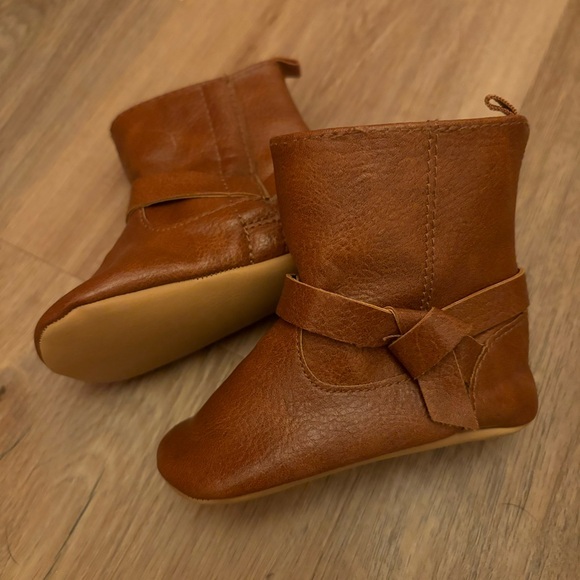 Old Navy Faux Leather Boots Brown Baby Girls Size 6-12m NWOT - Picture 1 of 8